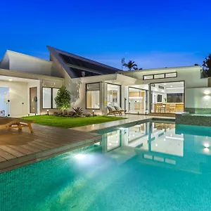 luxury-style-entertainment-noosa-sound.queenslandhotels.net/